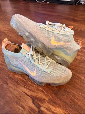 Size 11 - Nike Air VaporMax 2021 Flyknit Light Dew Women’s Great Condition